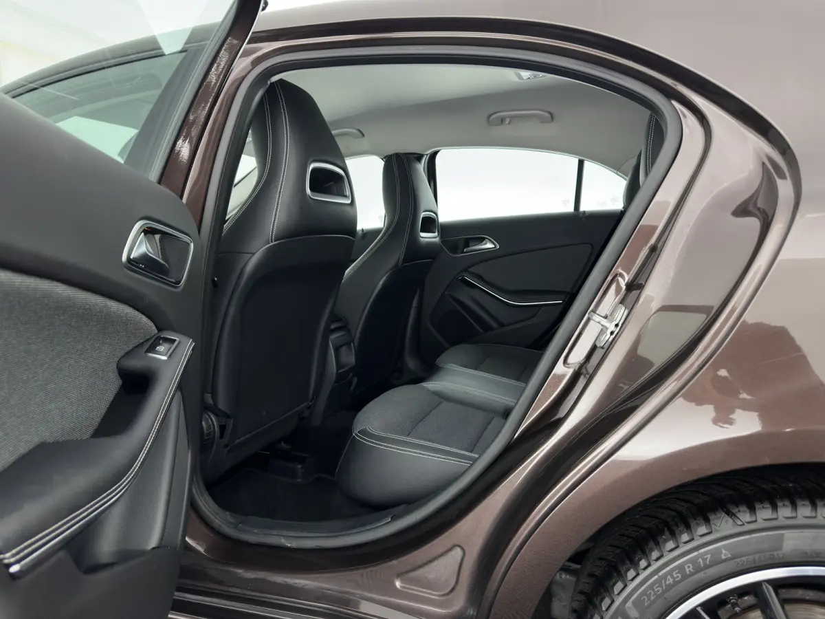 180 d BlueEFFICIENCY Ambition *LEATHER-FABRIC | NAVI-FULLMAP | CAMERA | SPORT-SEATS | AIRCO | CRUISE | 17''ALU*