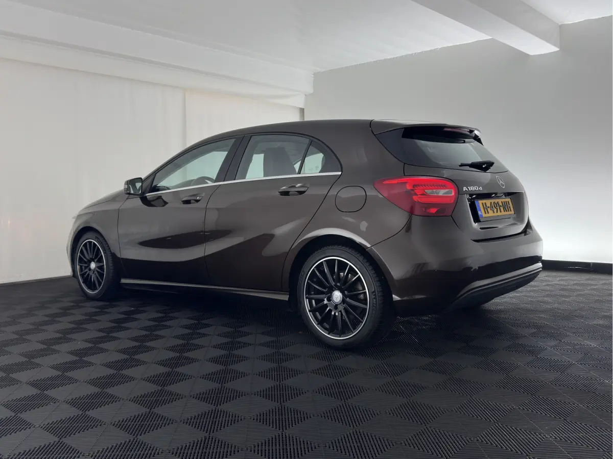 180 d BlueEFFICIENCY Ambition *LEATHER-FABRIC | NAVI-FULLMAP | CAMERA | SPORT-SEATS | AIRCO | CRUISE | 17''ALU*