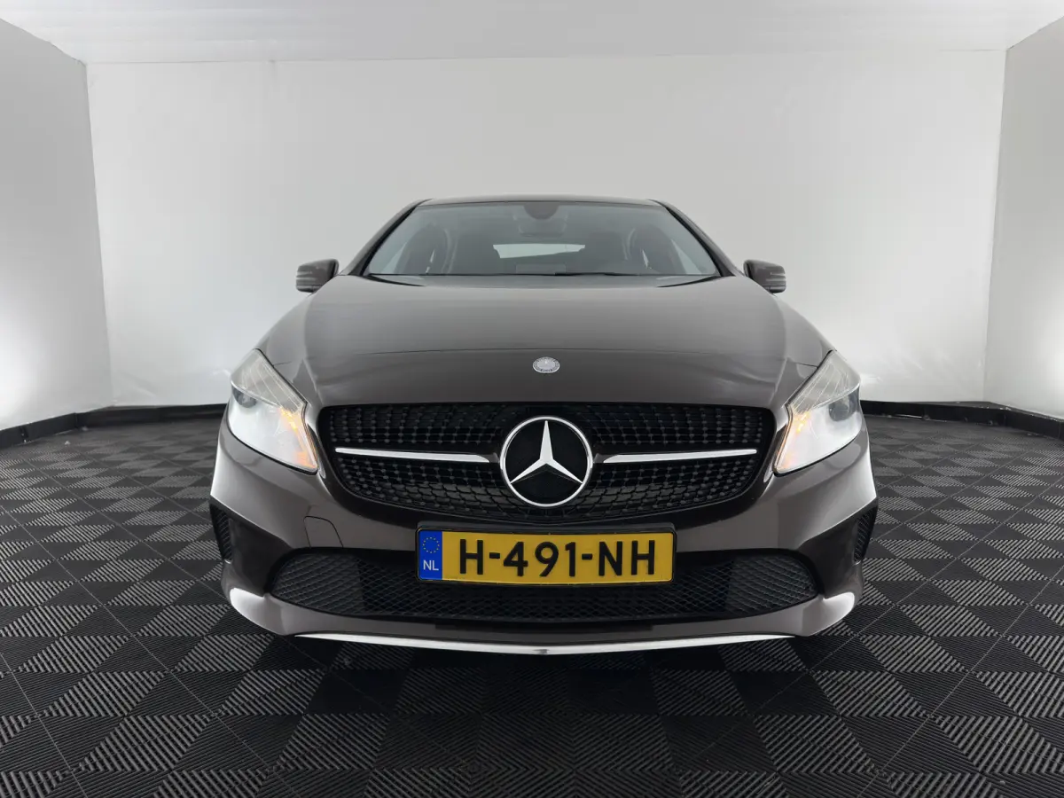180 d BlueEFFICIENCY Ambition *LEATHER-FABRIC | NAVI-FULLMAP | CAMERA | SPORT-SEATS | AIRCO | CRUISE | 17''ALU*