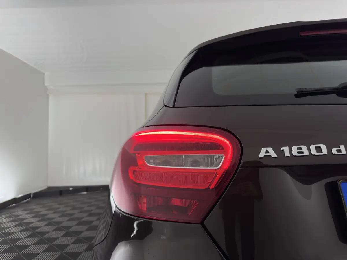 180 d BlueEFFICIENCY Ambition *LEATHER-FABRIC | NAVI-FULLMAP | CAMERA | SPORT-SEATS | AIRCO | CRUISE | 17''ALU*