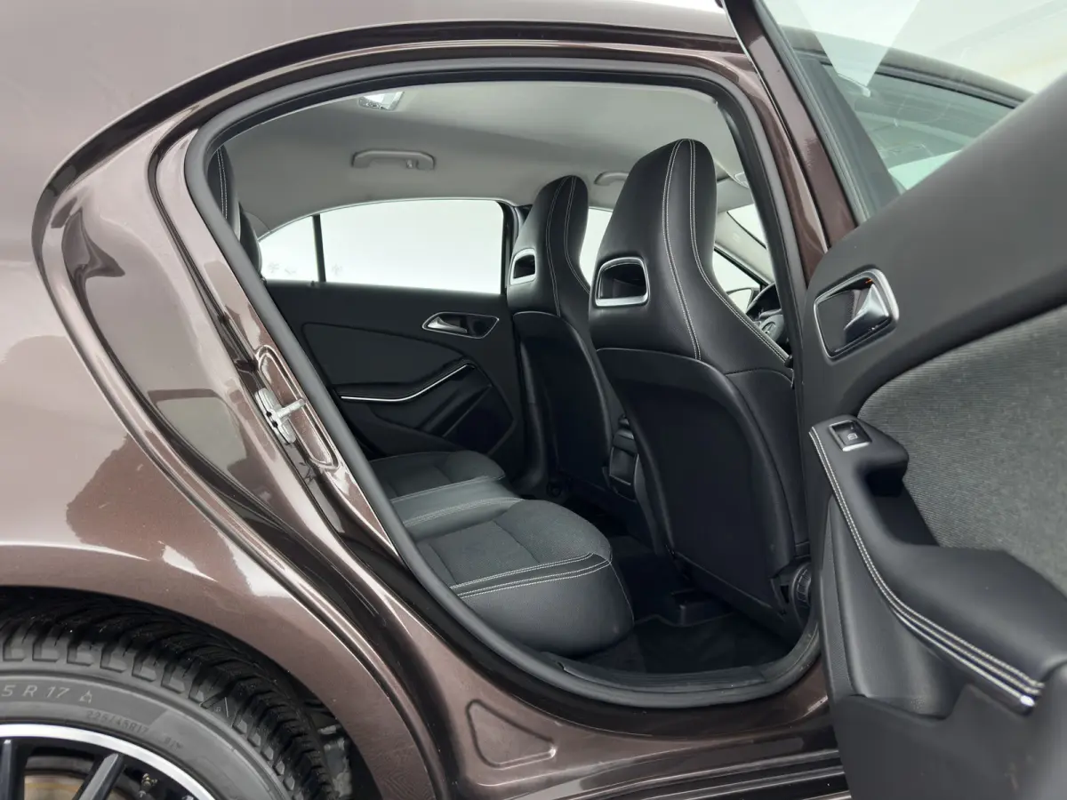 180 d BlueEFFICIENCY Ambition *LEATHER-FABRIC | NAVI-FULLMAP | CAMERA | SPORT-SEATS | AIRCO | CRUISE | 17''ALU*