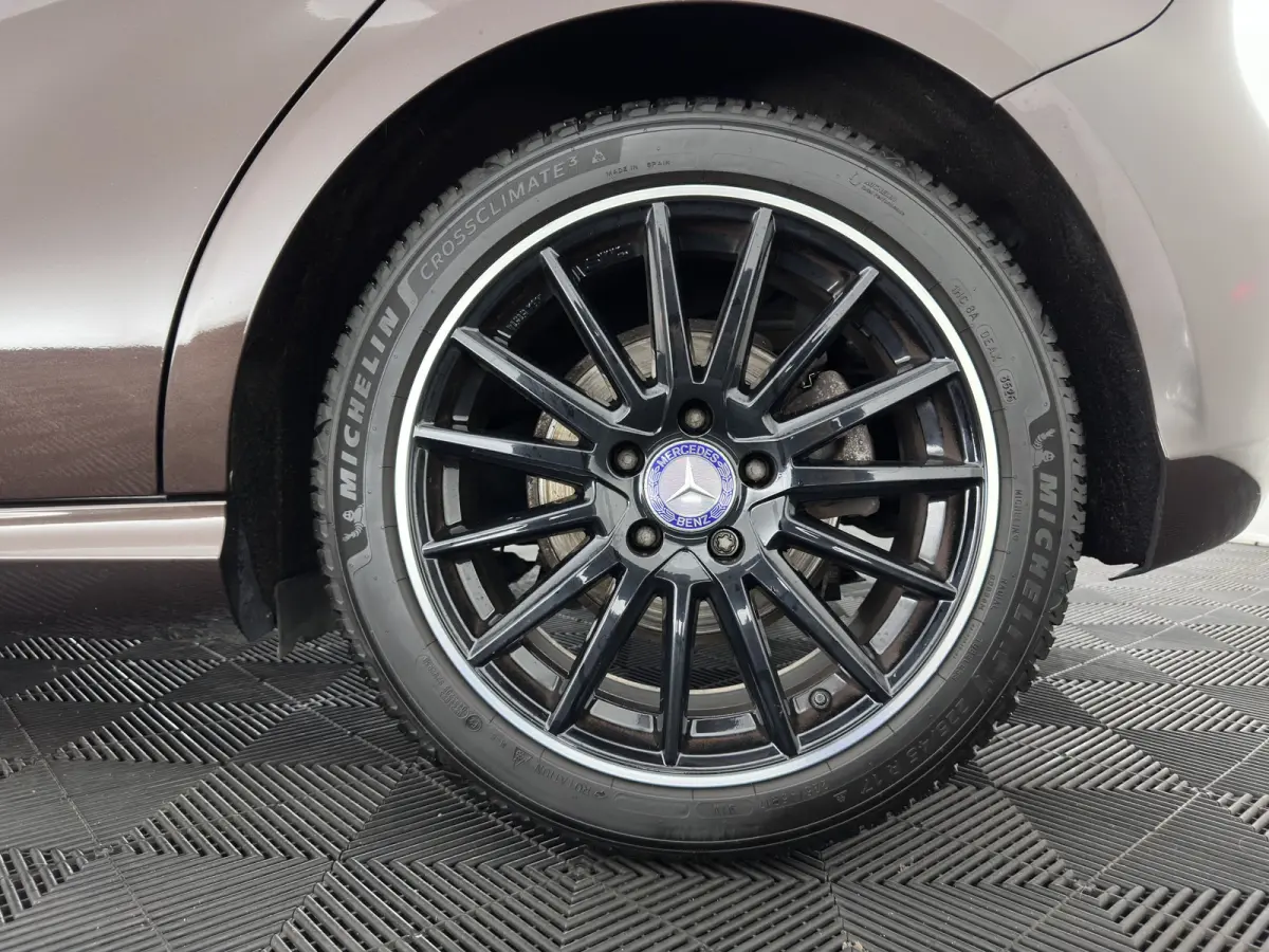 180 d BlueEFFICIENCY Ambition *LEATHER-FABRIC | NAVI-FULLMAP | CAMERA | SPORT-SEATS | AIRCO | CRUISE | 17''ALU*