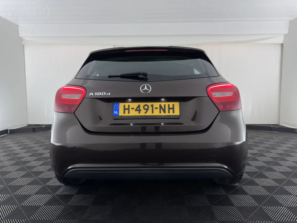 180 d BlueEFFICIENCY Ambition *LEATHER-FABRIC | NAVI-FULLMAP | CAMERA | SPORT-SEATS | AIRCO | CRUISE | 17''ALU*