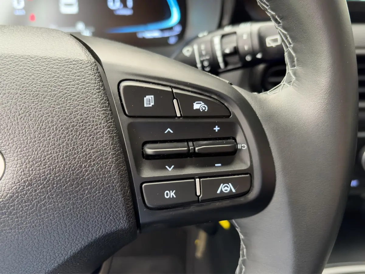 1.0 63pk Automaat Comfort Smart | Carplay | Navigatie | Airco | Camera | Cruise control | Parkeersensoren | Armsteun | Bluetooth