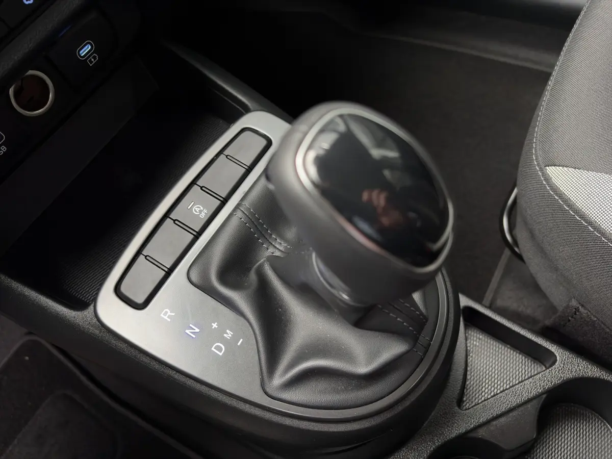 1.0 63pk Automaat Comfort Smart | Carplay | Navigatie | Airco | Camera | Cruise control | Parkeersensoren | Armsteun | Bluetooth