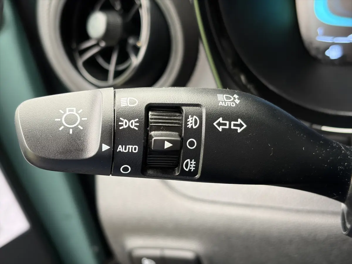 1.0 63pk Automaat Comfort Smart | Carplay | Navigatie | Airco | Camera | Cruise control | Parkeersensoren | Armsteun | Bluetooth