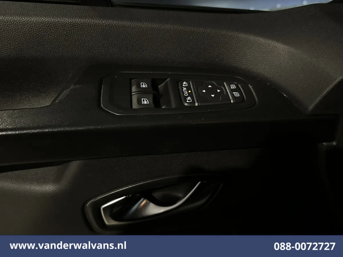 2.0 BluedCi 150pk L2H1 Facelift SPORT Euro6 Airco | Navigatie | Camera | LED | Trekhaak Cruisecontrol, Parkeersensoren, Bijrijdersbank