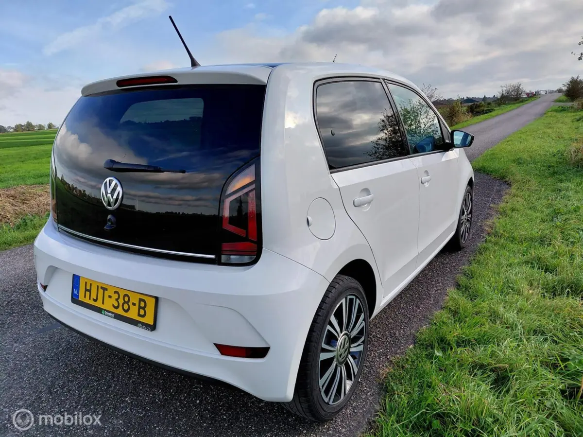 Up! 1.0 R-Line Exterieur en interieur