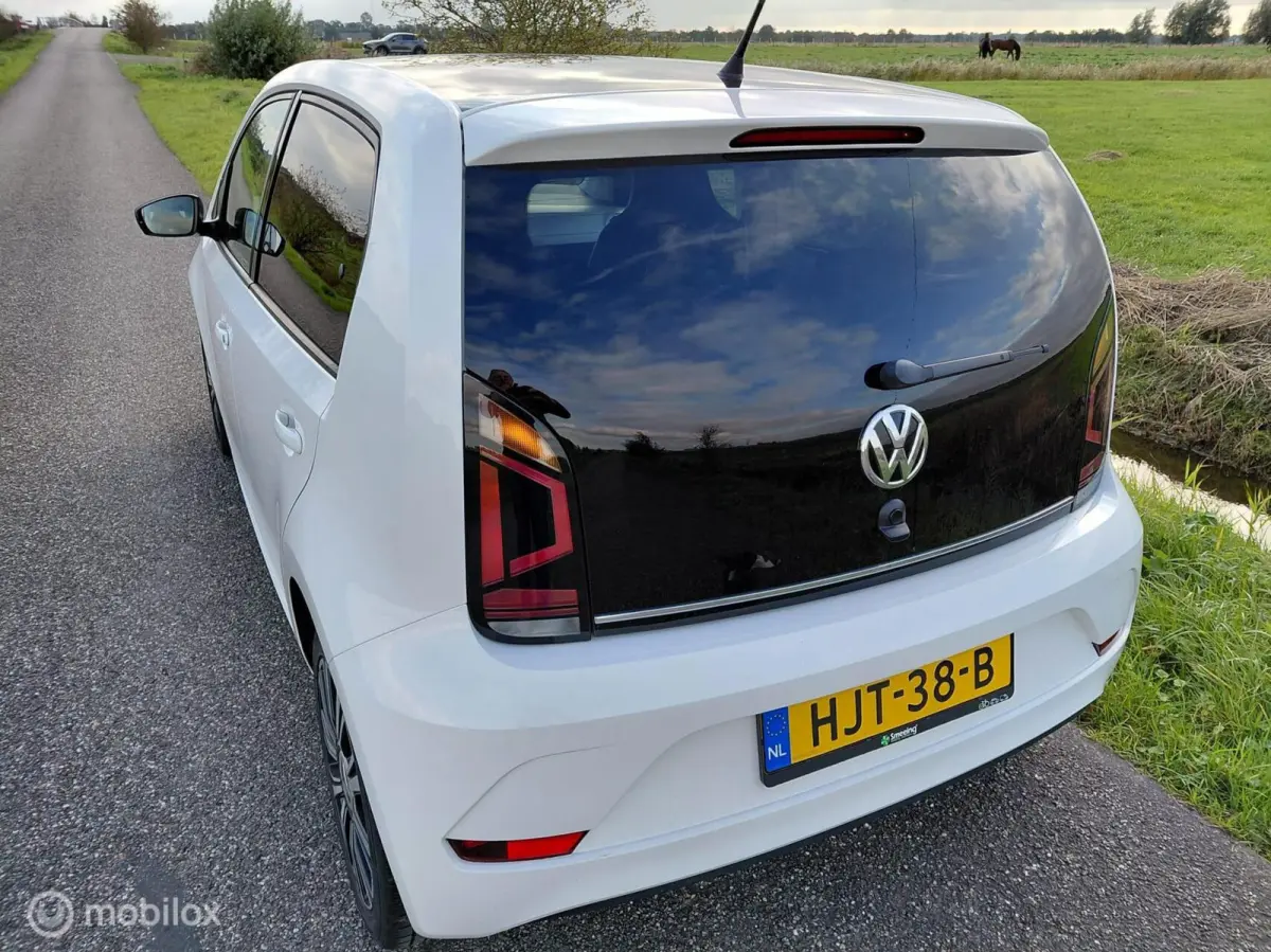 Up! 1.0 R-Line Exterieur en interieur