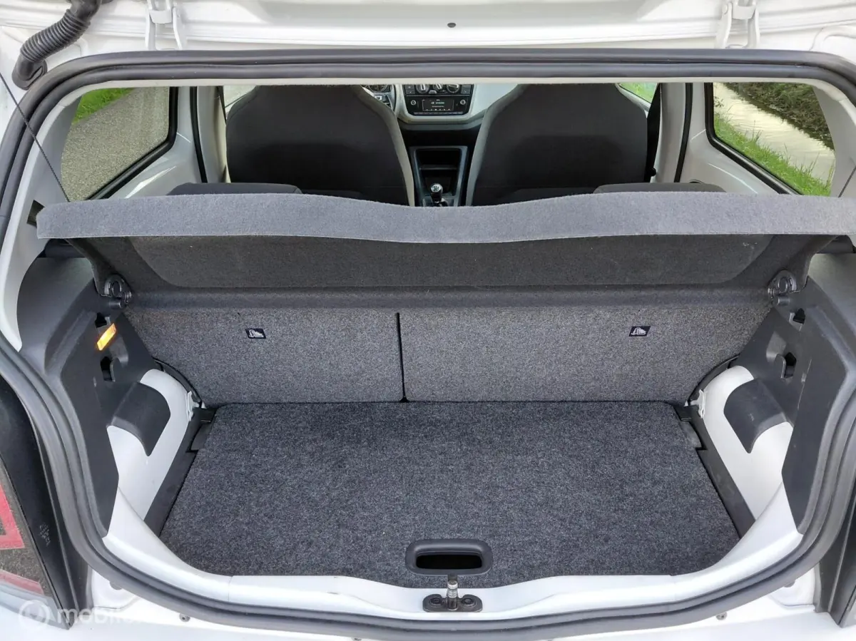 Up! 1.0 R-Line Exterieur en interieur