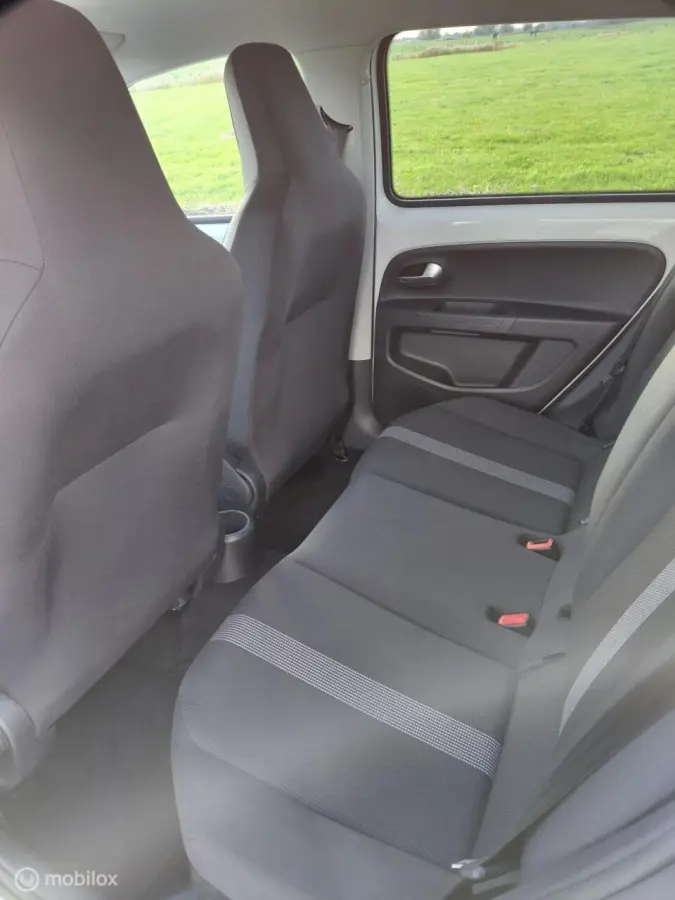 Up! 1.0 R-Line Exterieur en interieur