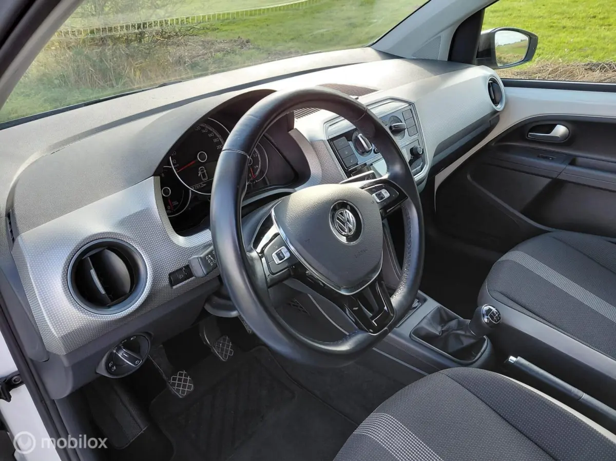 Up! 1.0 R-Line Exterieur en interieur