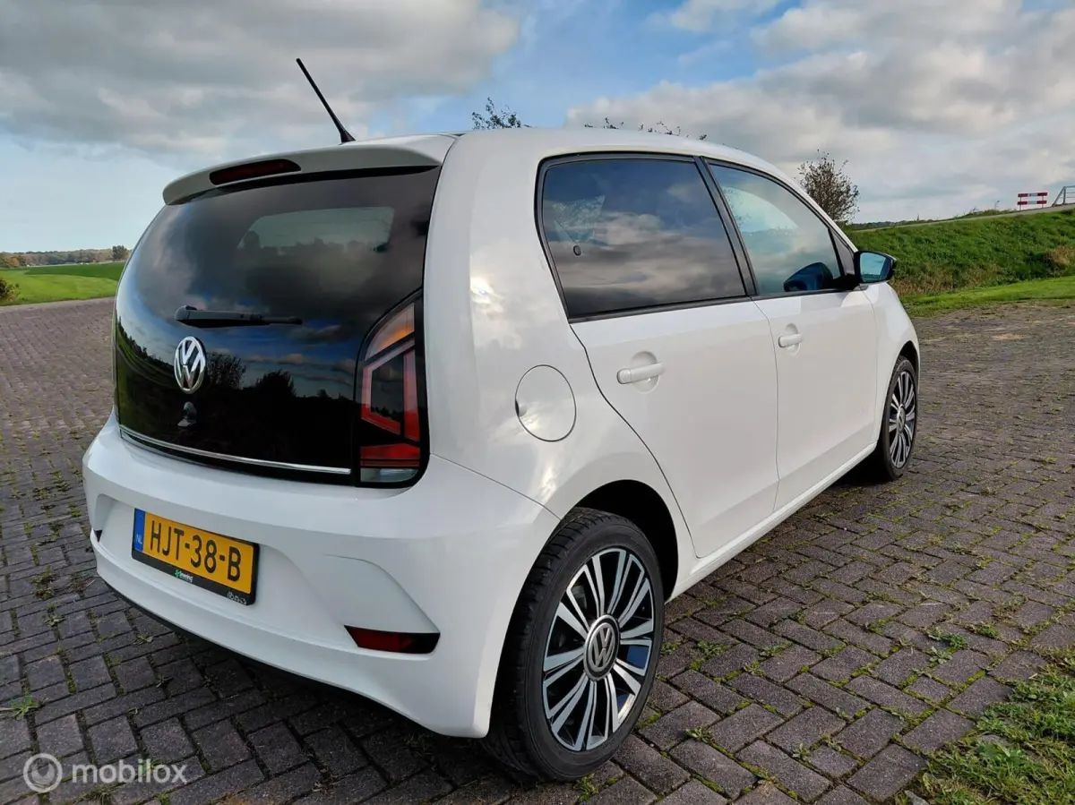 Up! 1.0 R-Line Exterieur en interieur