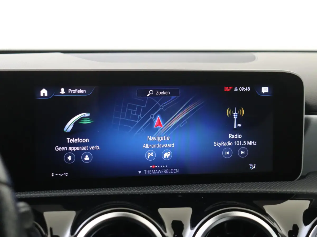 180 Business Solution AMG / Carplay / 18"/ Achteruitrijcamera/ Parktronic/ High-performance LED