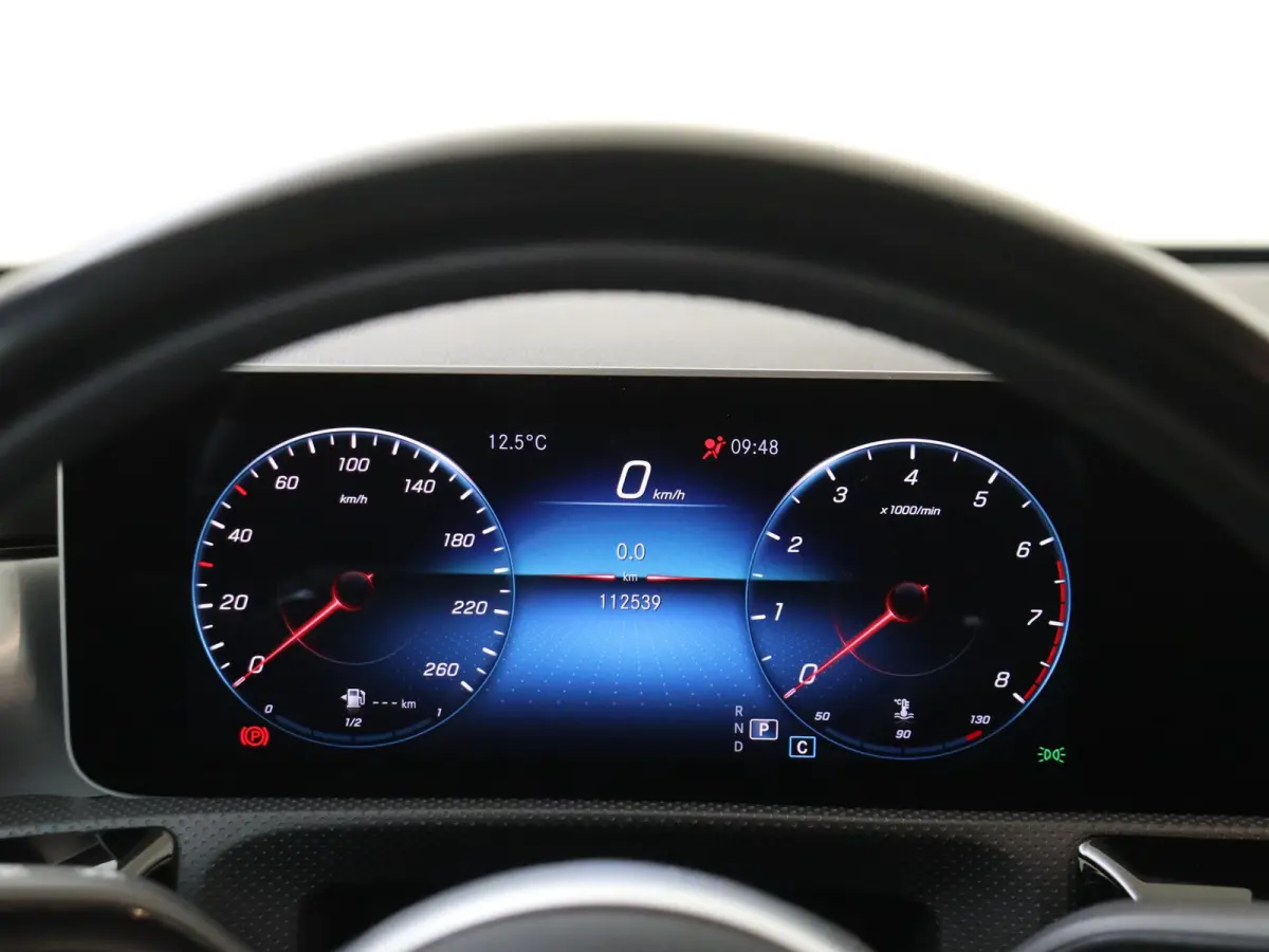 180 Business Solution AMG / Carplay / 18"/ Achteruitrijcamera/ Parktronic/ High-performance LED