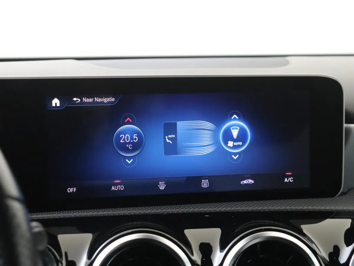180 Business Solution AMG / Carplay / 18"/ Achteruitrijcamera/ Parktronic/ High-performance LED