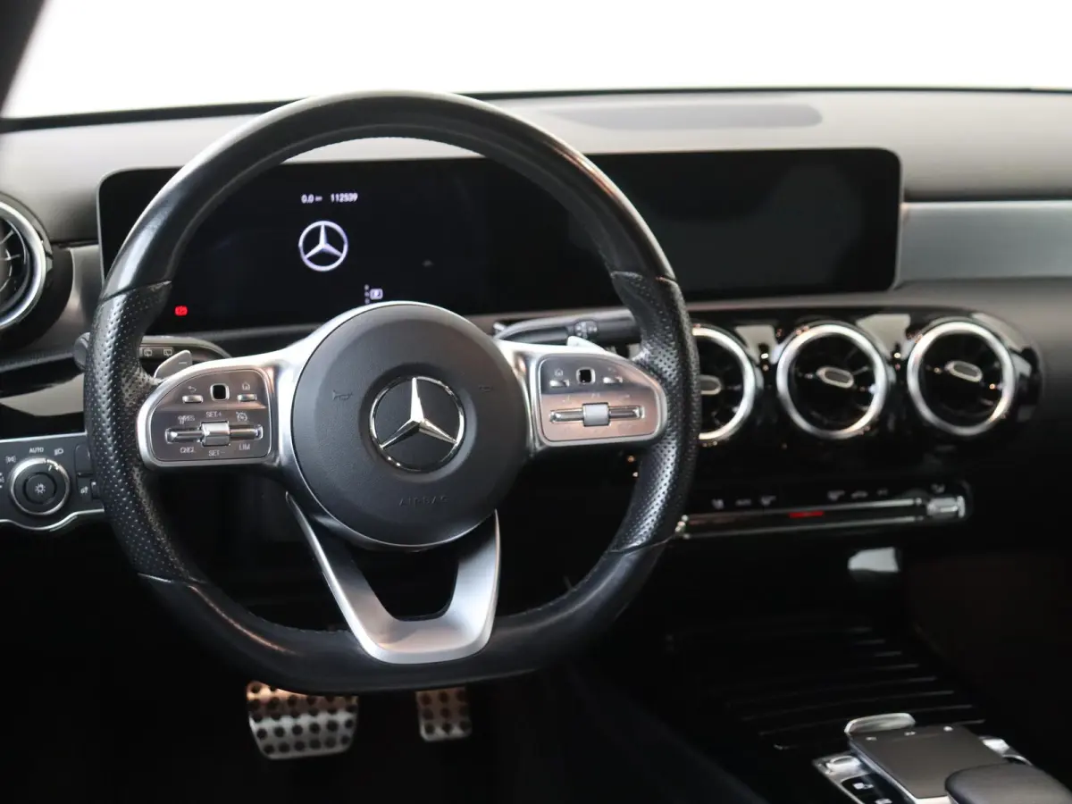 180 Business Solution AMG / Carplay / 18"/ Achteruitrijcamera/ Parktronic/ High-performance LED