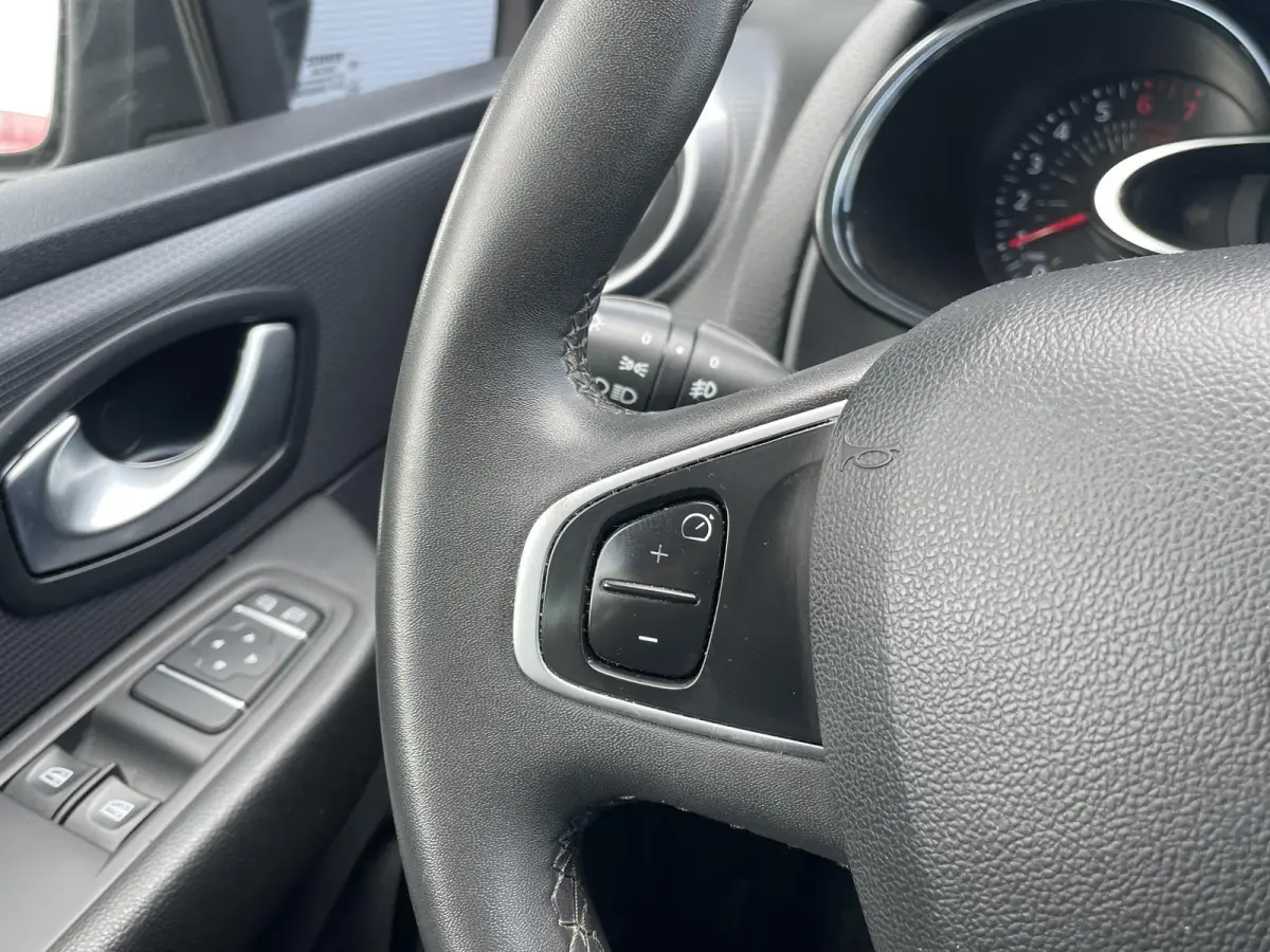 0.9 TCe Limited | Navigatie | Bluetooth | Trekhaak | Cruise control | Parkeersensor achter