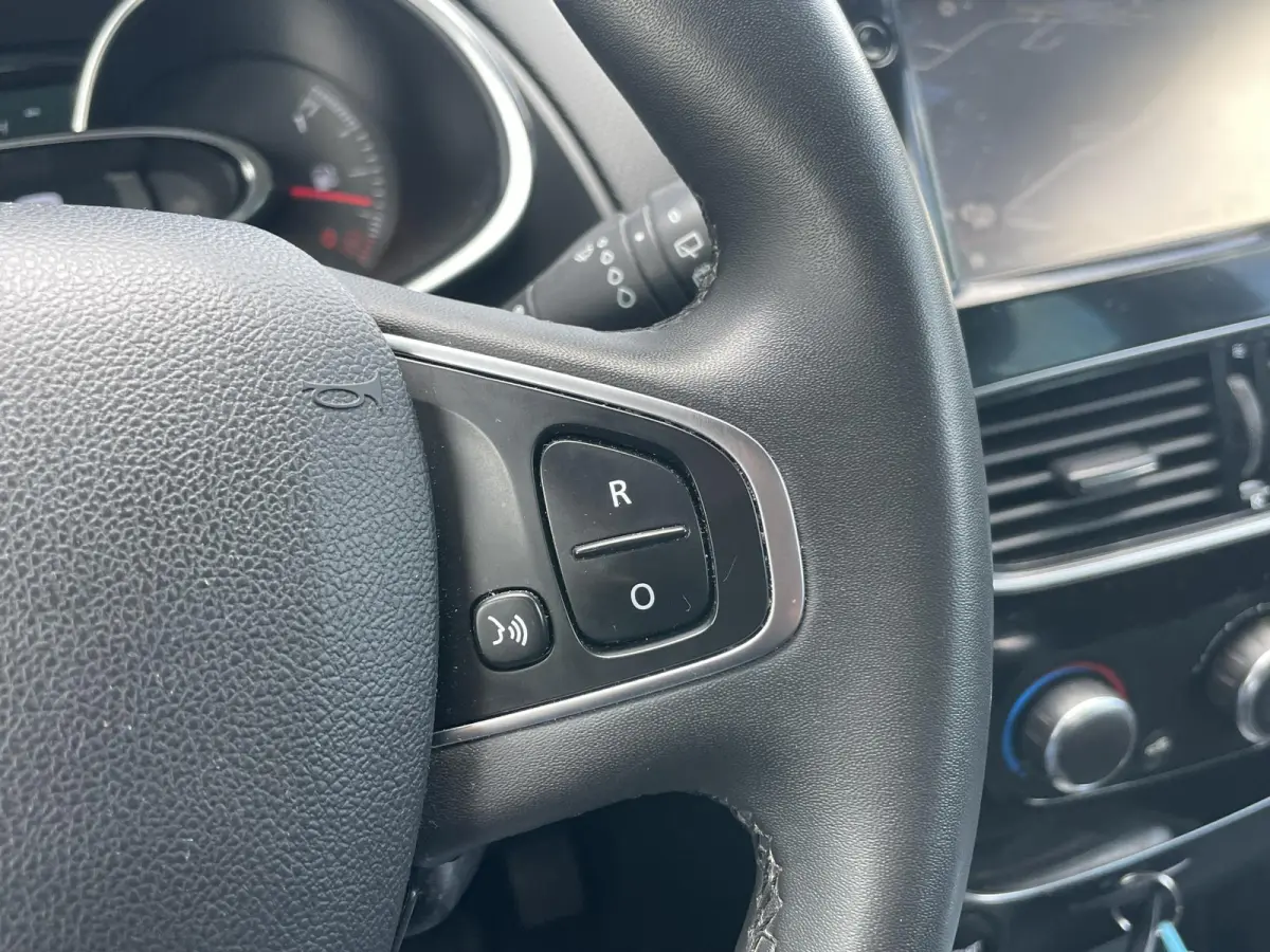 0.9 TCe Limited | Navigatie | Bluetooth | Trekhaak | Cruise control | Parkeersensor achter