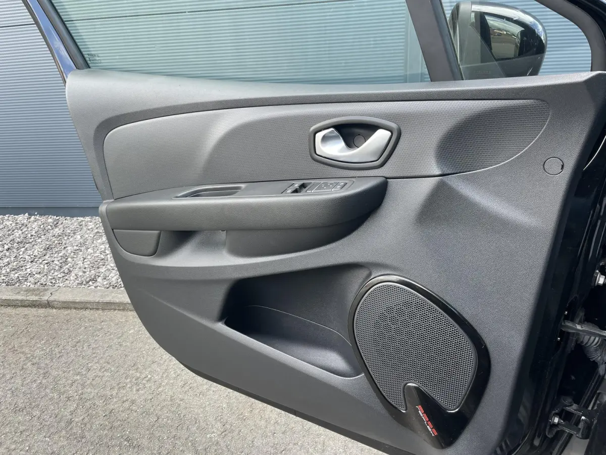 0.9 TCe Limited | Navigatie | Bluetooth | Trekhaak | Cruise control | Parkeersensor achter