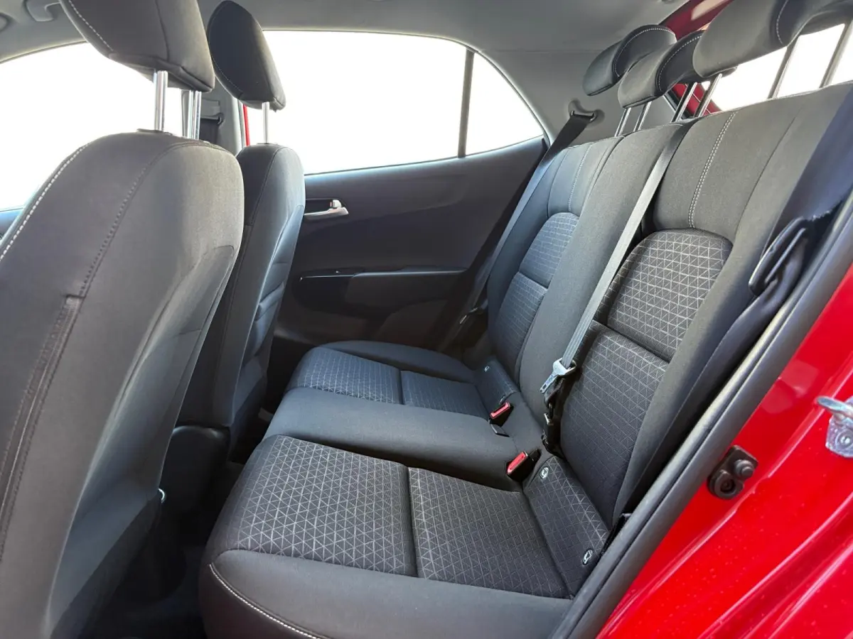 1.0 CVVT First Edition | Navigatie | Cruise control | Camera | Apple Carplay / Android Auto | Elektrische ramen voor en achter | Lichtmetalen Velgen |