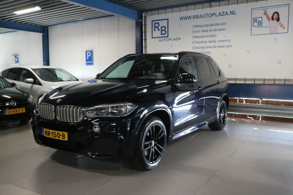 XDrive40e High Executive 12 MAANDEN GARANTIE/ TREKHAAK/ CARPLAY