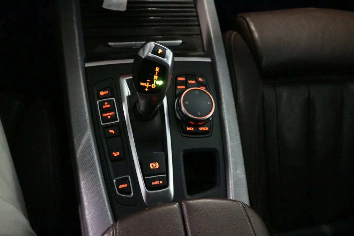 XDrive40e High Executive 12 MAANDEN GARANTIE/ TREKHAAK/ CARPLAY