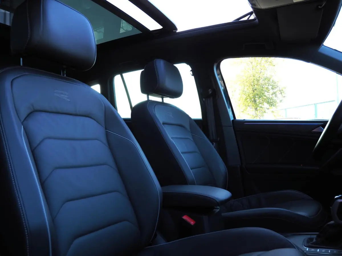 1.4 TSI eHybrid R-Line 245PK | Leder | 360 | Pano | Keyless | Memory | Stoel & Stuurwielverwarming | Trekhaak | Adaptive | Digital Dash | Lane Assist | Matrix IQ Led | Carplay | Navi | Ambie