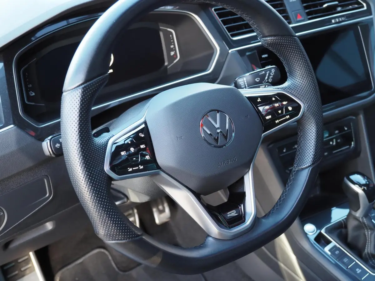 1.4 TSI eHybrid R-Line 245PK | Leder | 360 | Pano | Keyless | Memory | Stoel & Stuurwielverwarming | Trekhaak | Adaptive | Digital Dash | Lane Assist | Matrix IQ Led | Carplay | Navi | Ambie