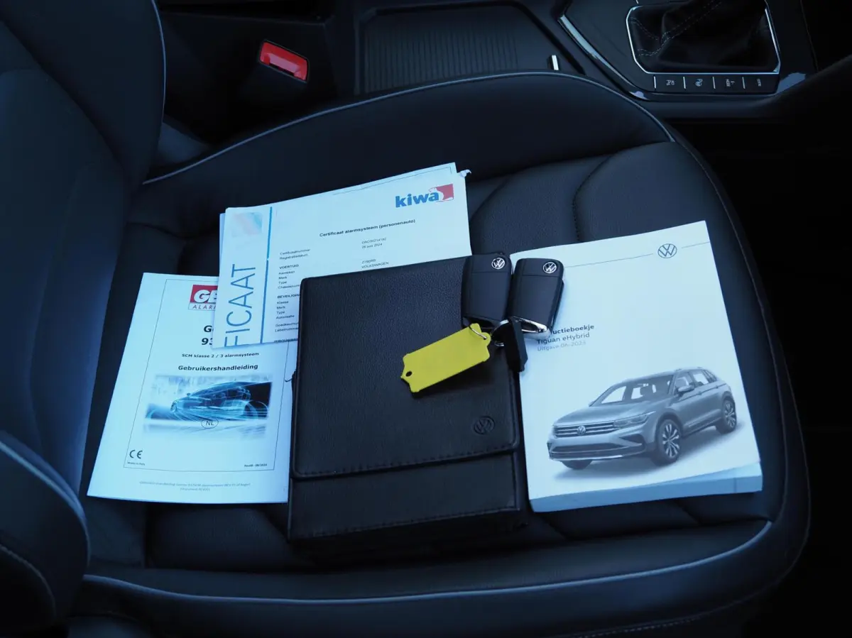 1.4 TSI eHybrid R-Line 245PK | Leder | 360 | Pano | Keyless | Memory | Stoel & Stuurwielverwarming | Trekhaak | Adaptive | Digital Dash | Lane Assist | Matrix IQ Led | Carplay | Navi | Ambie