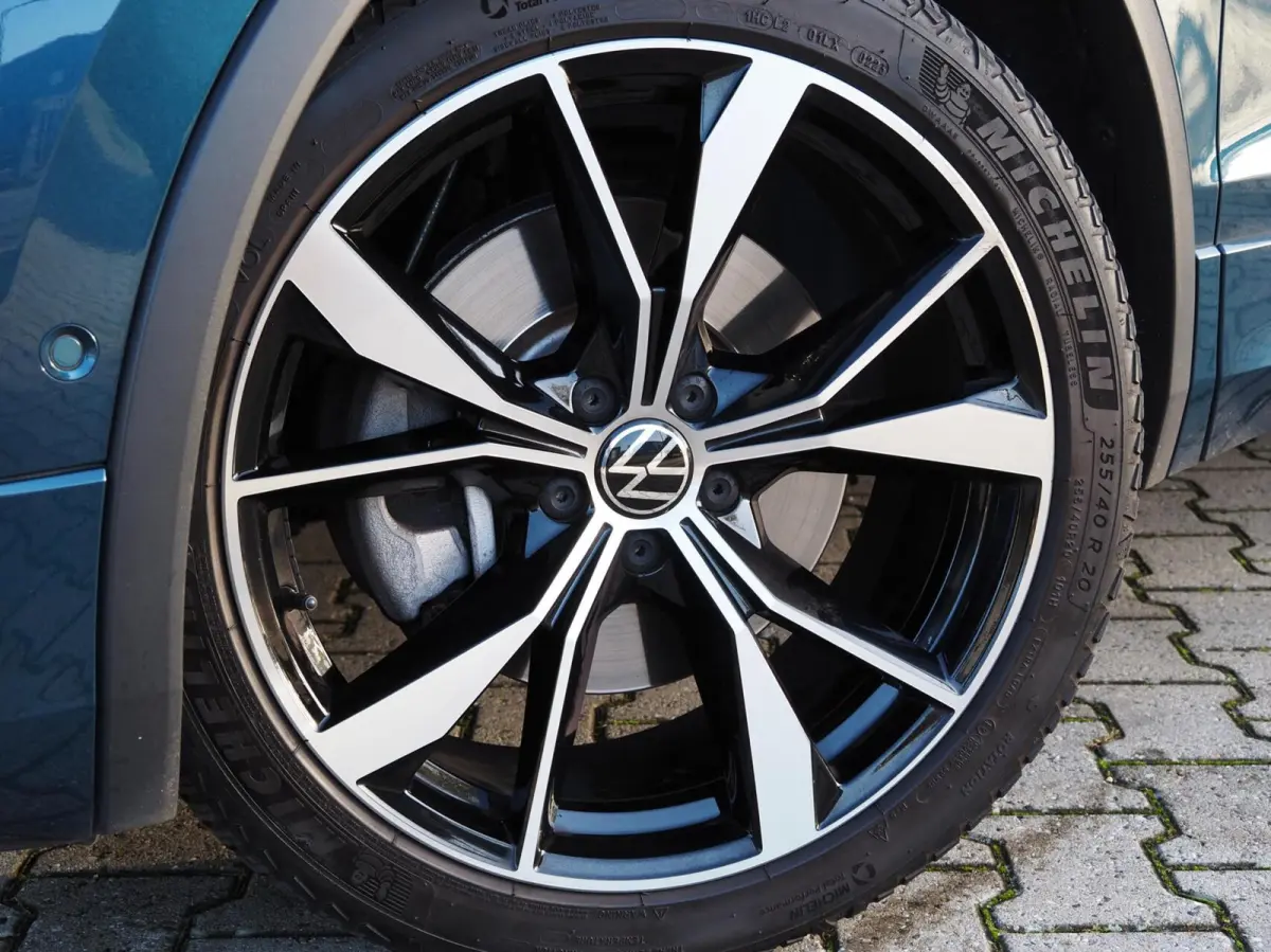 1.4 TSI eHybrid R-Line 245PK | Leder | 360 | Pano | Keyless | Memory | Stoel & Stuurwielverwarming | Trekhaak | Adaptive | Digital Dash | Lane Assist | Matrix IQ Led | Carplay | Navi | Ambie