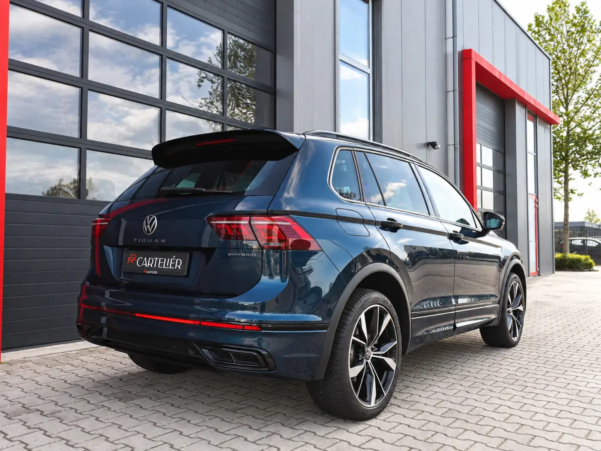 1.4 TSI eHybrid R-Line 245PK | Leder | 360 | Pano | Keyless | Memory | Stoel & Stuurwielverwarming | Trekhaak | Adaptive | Digital Dash | Lane Assist | Matrix IQ Led | Carplay | Navi | Ambie