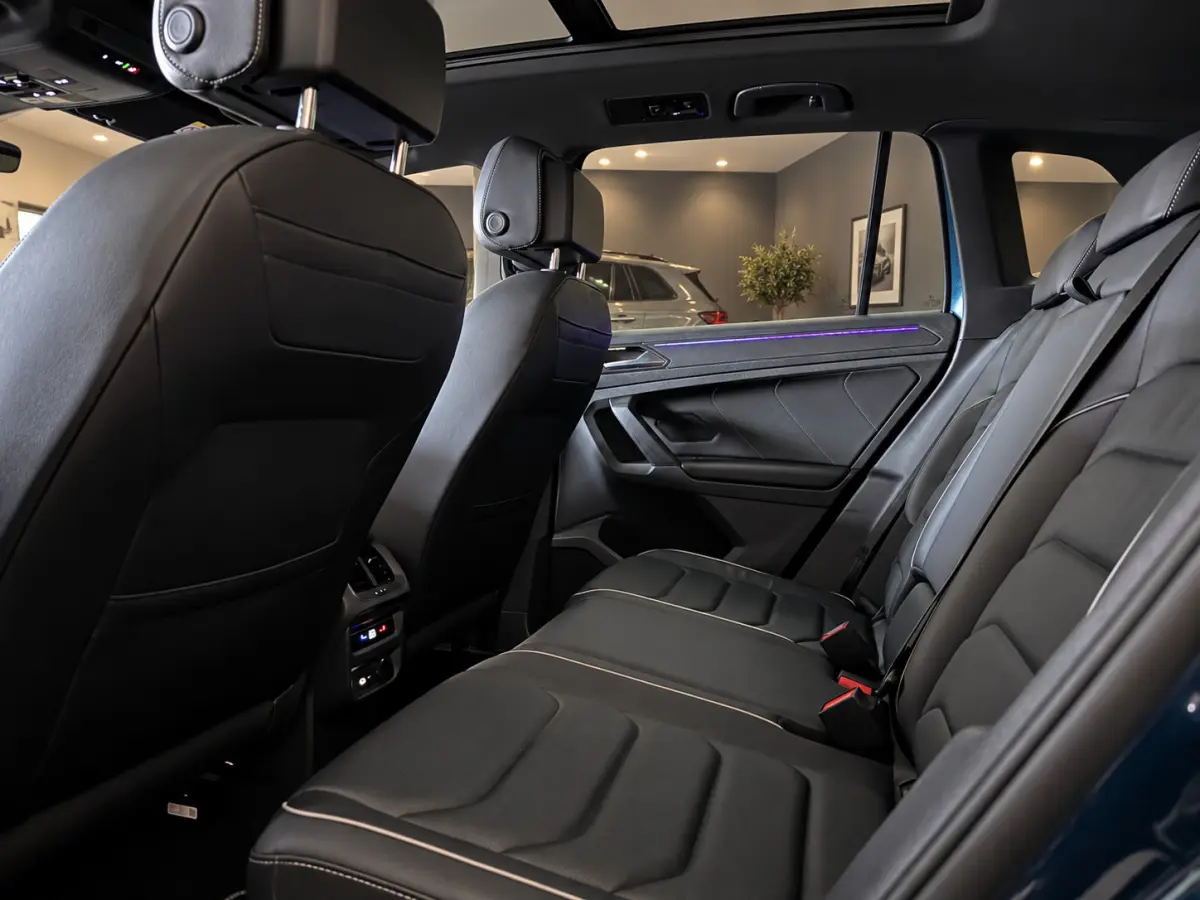 1.4 TSI eHybrid R-Line 245PK | Leder | 360 | Pano | Keyless | Memory | Stoel & Stuurwielverwarming | Trekhaak | Adaptive | Digital Dash | Lane Assist | Matrix IQ Led | Carplay | Navi | Ambie