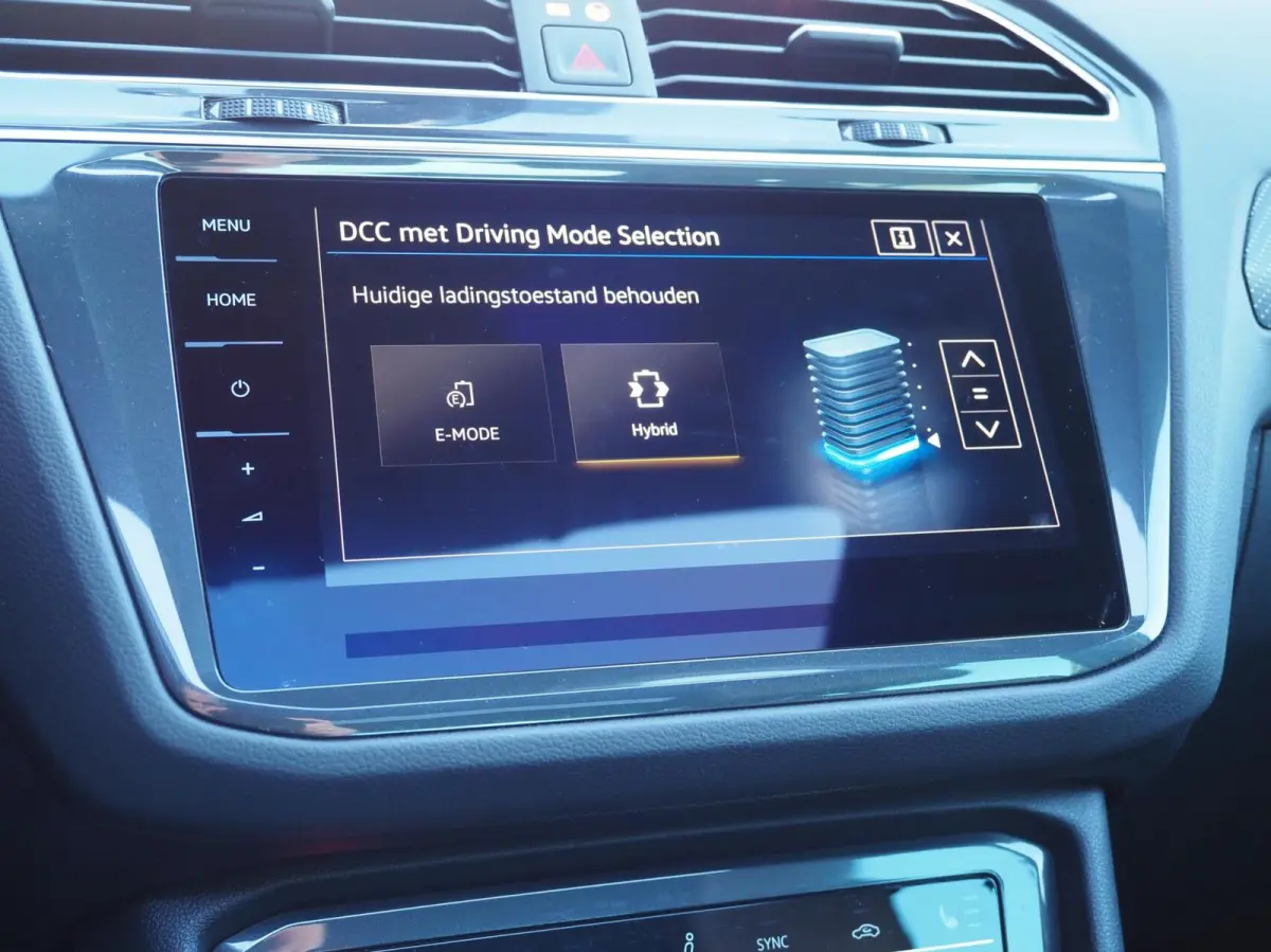 1.4 TSI eHybrid R-Line 245PK | Leder | 360 | Pano | Keyless | Memory | Stoel & Stuurwielverwarming | Trekhaak | Adaptive | Digital Dash | Lane Assist | Matrix IQ Led | Carplay | Navi | Ambie
