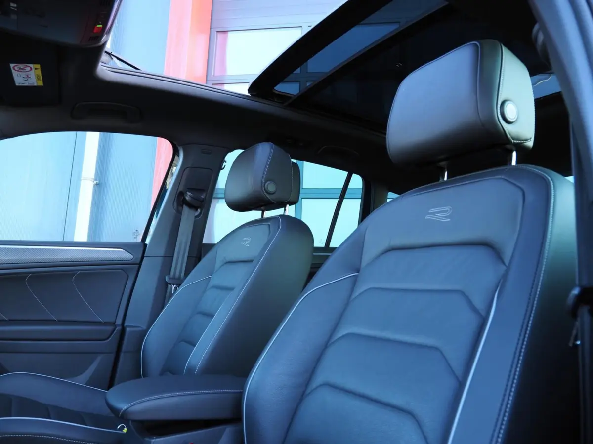 1.4 TSI eHybrid R-Line 245PK | Leder | 360 | Pano | Keyless | Memory | Stoel & Stuurwielverwarming | Trekhaak | Adaptive | Digital Dash | Lane Assist | Matrix IQ Led | Carplay | Navi | Ambie