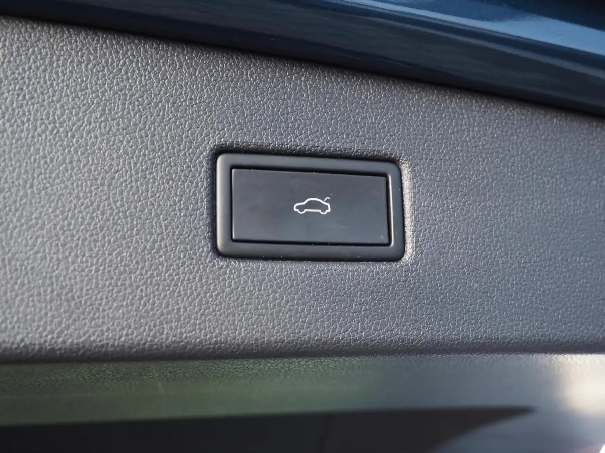 1.4 TSI eHybrid R-Line 245PK | Leder | 360 | Pano | Keyless | Memory | Stoel & Stuurwielverwarming | Trekhaak | Adaptive | Digital Dash | Lane Assist | Matrix IQ Led | Carplay | Navi | Ambie