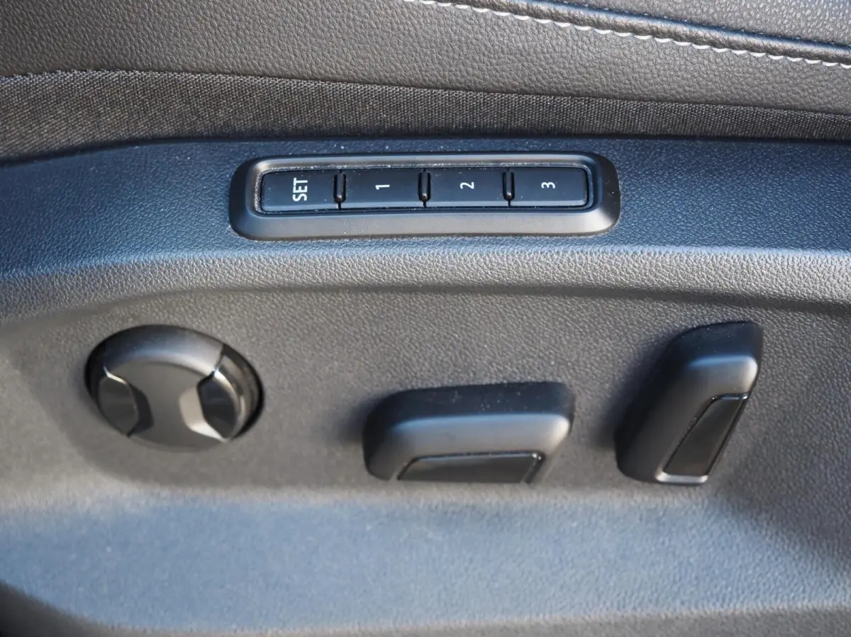 1.4 TSI eHybrid R-Line 245PK | Leder | 360 | Pano | Keyless | Memory | Stoel & Stuurwielverwarming | Trekhaak | Adaptive | Digital Dash | Lane Assist | Matrix IQ Led | Carplay | Navi | Ambie
