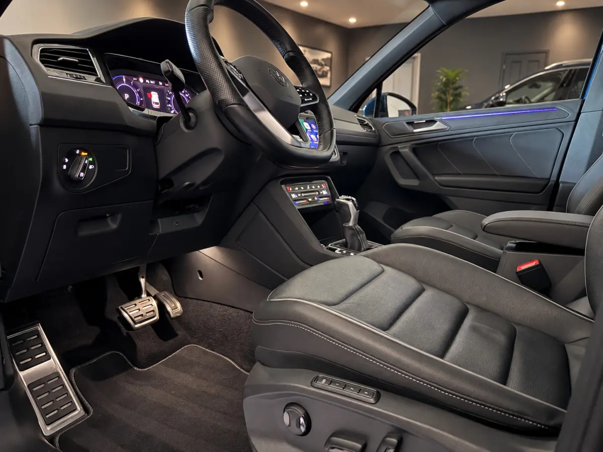 1.4 TSI eHybrid R-Line 245PK | Leder | 360 | Pano | Keyless | Memory | Stoel & Stuurwielverwarming | Trekhaak | Adaptive | Digital Dash | Lane Assist | Matrix IQ Led | Carplay | Navi | Ambie