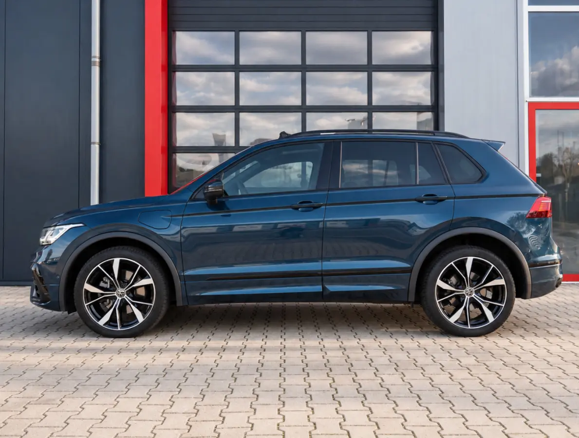 1.4 TSI eHybrid R-Line 245PK | Leder | 360 | Pano | Keyless | Memory | Stoel & Stuurwielverwarming | Trekhaak | Adaptive | Digital Dash | Lane Assist | Matrix IQ Led | Carplay | Navi | Ambie