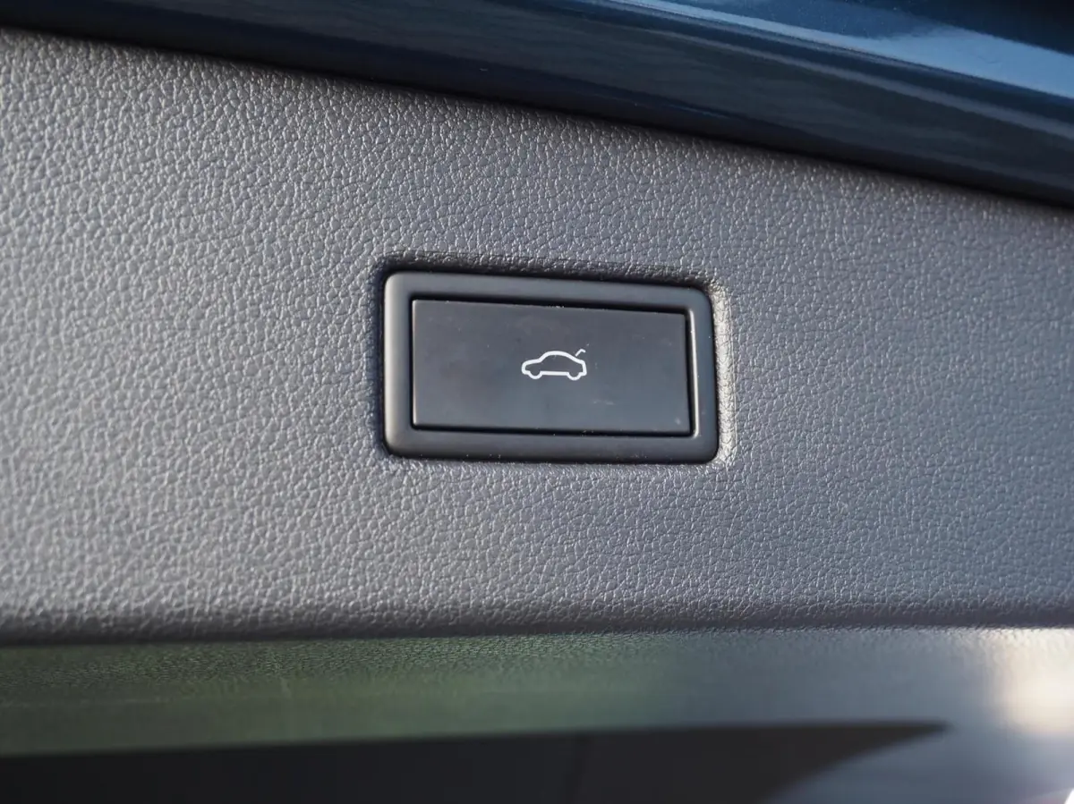 1.4 TSI eHybrid R-Line 245PK | Leder | 360 | Pano | Keyless | Memory | Stoel & Stuurwielverwarming | Trekhaak | Adaptive | Digital Dash | Lane Assist | Matrix IQ Led | Carplay | Navi | Ambie