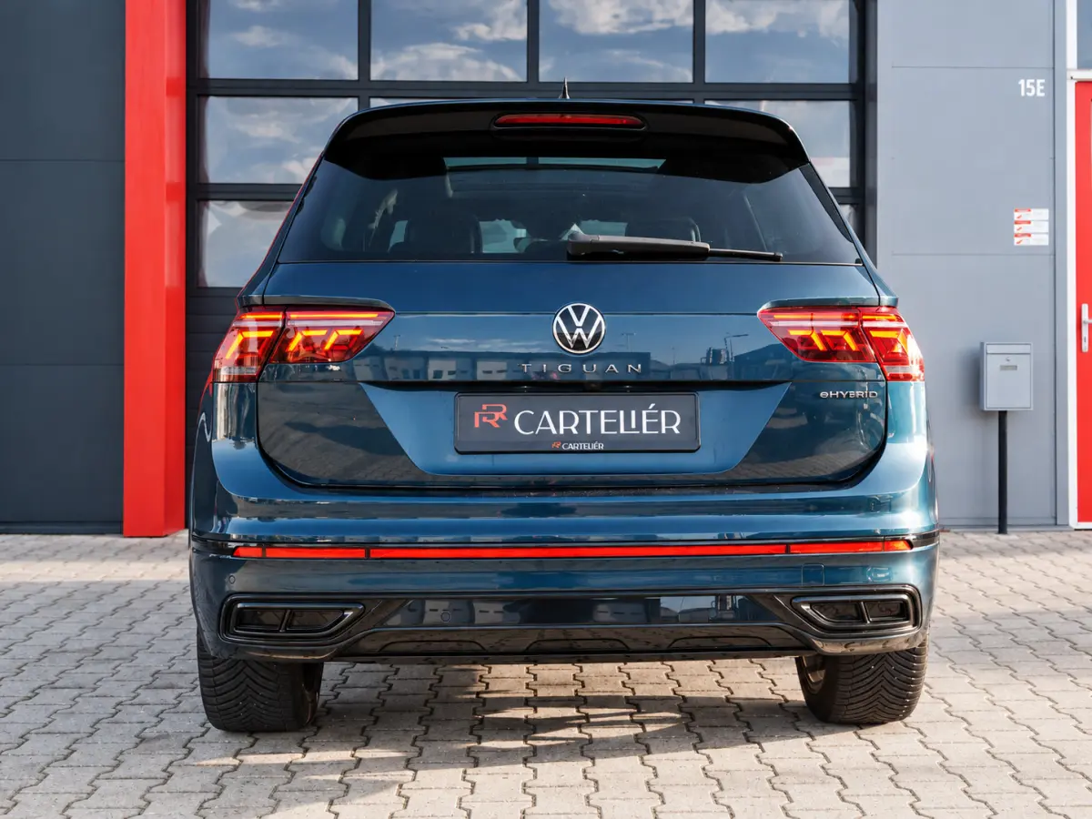 1.4 TSI eHybrid R-Line 245PK | Leder | 360 | Pano | Keyless | Memory | Stoel & Stuurwielverwarming | Trekhaak | Adaptive | Digital Dash | Lane Assist | Matrix IQ Led | Carplay | Navi | Ambie