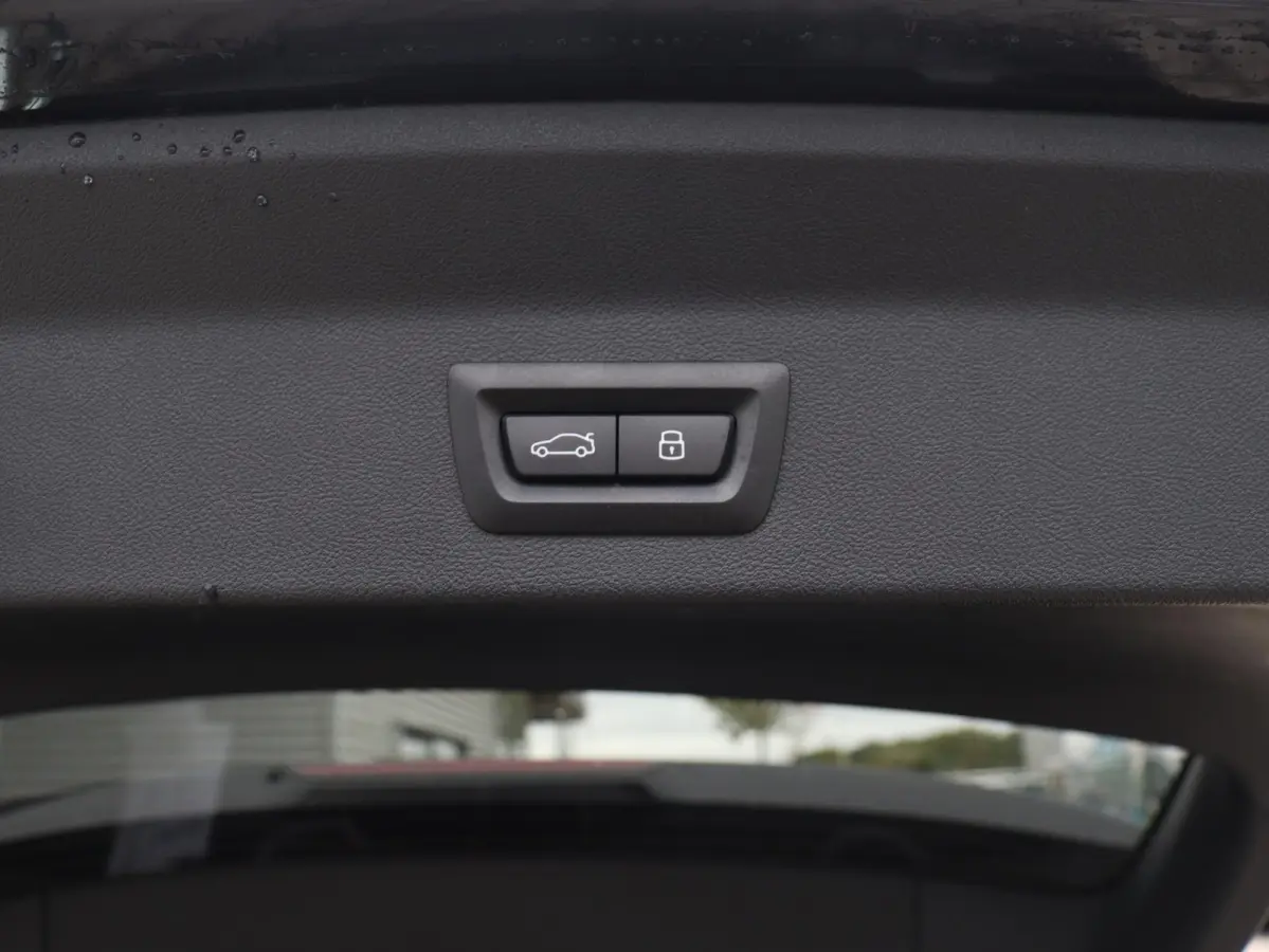 xDrive30e | High Executive | M Sportpakket | Head-Up | Elektr. Stoelen | Hi-Fi | Parking Pack | Comfort Access | 20'' LMV