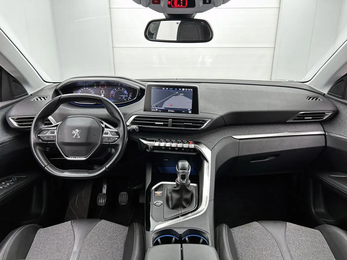 1.2 130pk Allure | Trekhaak | Elektrische Achterklep | Navigatie | Climate Control | Cruise Control | Achteruitrijcamera | 19"LMV | Apple Carplay/Android Auto |