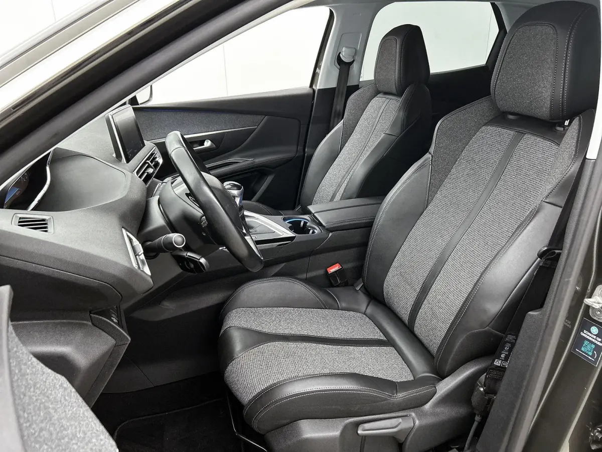 1.2 130pk Allure | Trekhaak | Elektrische Achterklep | Navigatie | Climate Control | Cruise Control | Achteruitrijcamera | 19"LMV | Apple Carplay/Android Auto |