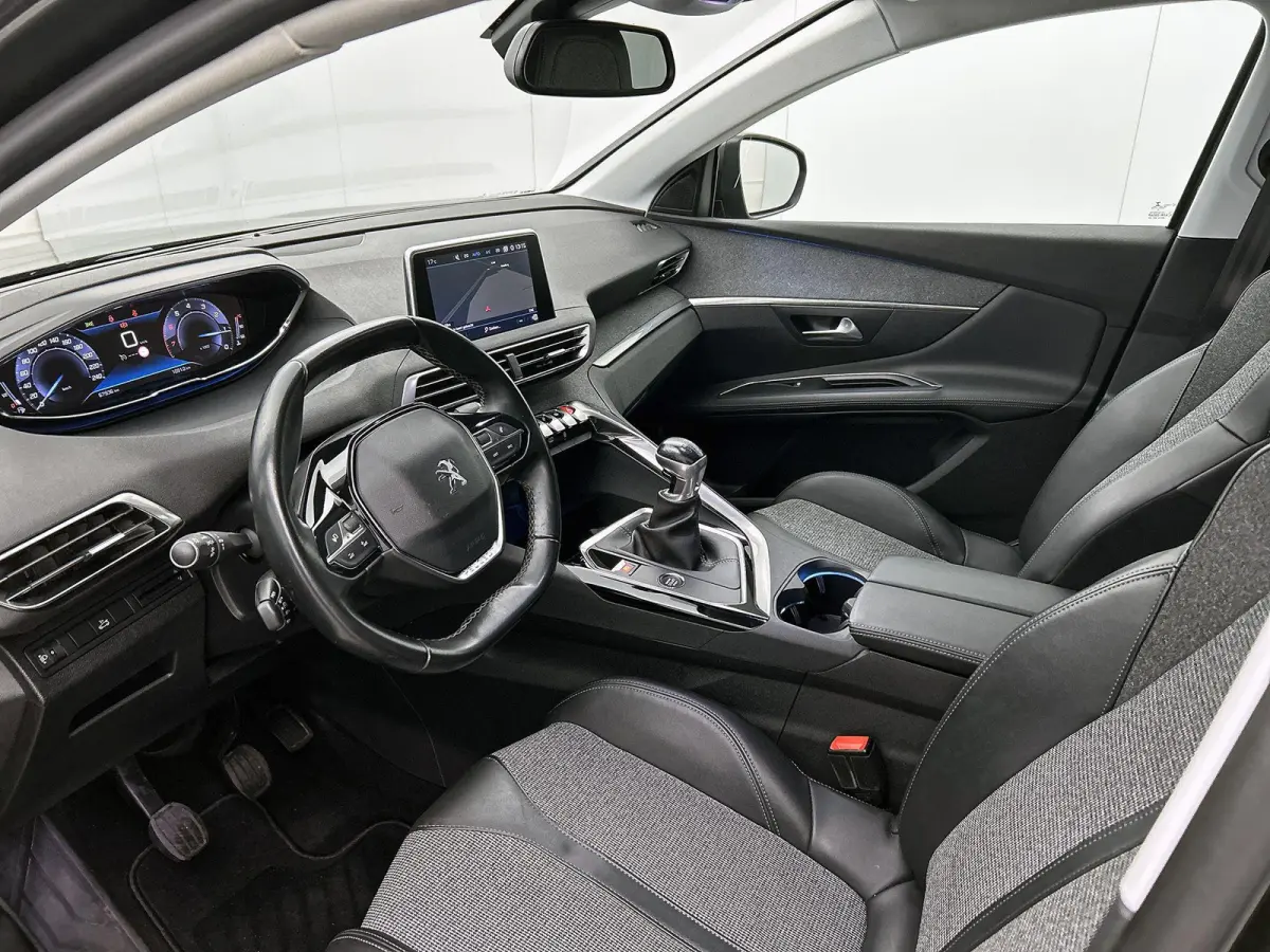 1.2 130pk Allure | Trekhaak | Elektrische Achterklep | Navigatie | Climate Control | Cruise Control | Achteruitrijcamera | 19"LMV | Apple Carplay/Android Auto |