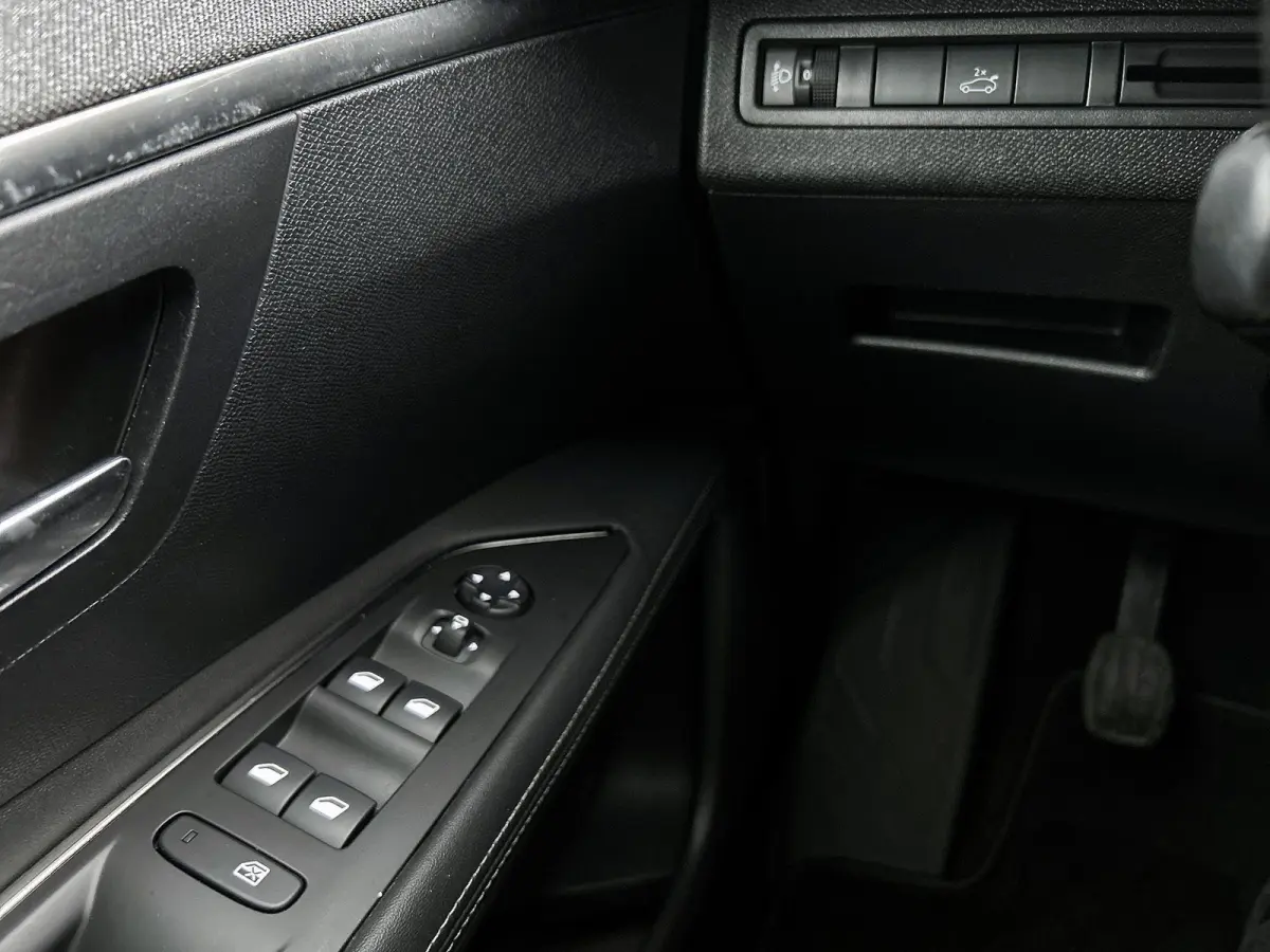 1.2 130pk Allure | Trekhaak | Elektrische Achterklep | Navigatie | Climate Control | Cruise Control | Achteruitrijcamera | 19"LMV | Apple Carplay/Android Auto |