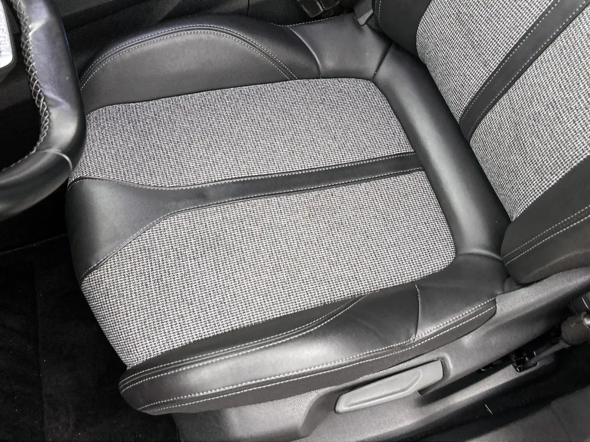 1.2 130pk Allure | Trekhaak | Elektrische Achterklep | Navigatie | Climate Control | Cruise Control | Achteruitrijcamera | 19"LMV | Apple Carplay/Android Auto |