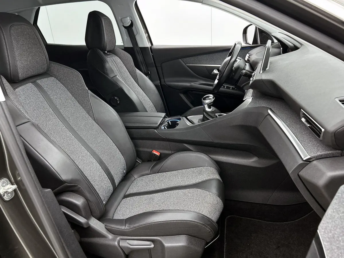 1.2 130pk Allure | Trekhaak | Elektrische Achterklep | Navigatie | Climate Control | Cruise Control | Achteruitrijcamera | 19"LMV | Apple Carplay/Android Auto |