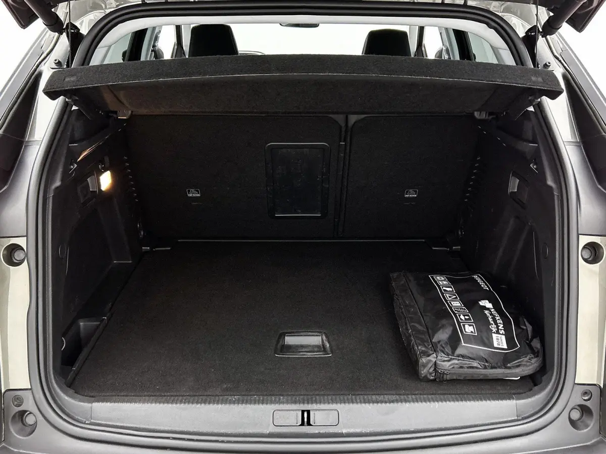 1.2 130pk Allure | Trekhaak | Elektrische Achterklep | Navigatie | Climate Control | Cruise Control | Achteruitrijcamera | 19"LMV | Apple Carplay/Android Auto |