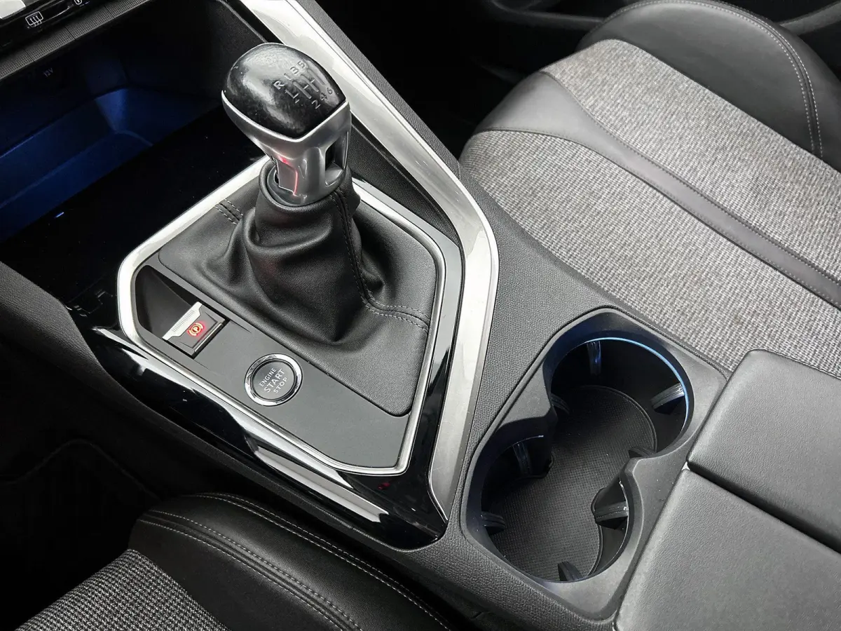 1.2 130pk Allure | Trekhaak | Elektrische Achterklep | Navigatie | Climate Control | Cruise Control | Achteruitrijcamera | 19"LMV | Apple Carplay/Android Auto |